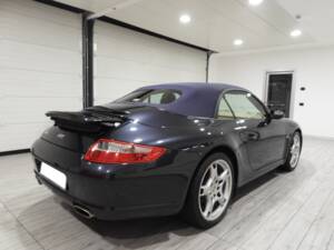 Image 4/4 of Porsche 911 Carrera (2005)