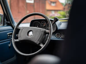 Image 27/63 of Mercedes-Benz 230&#x2F;6 (1974)