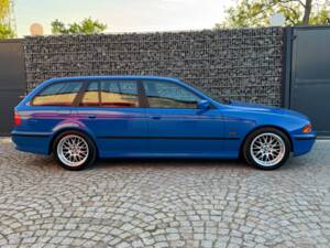 Image 77/100 of BMW 540i Touring (1998)