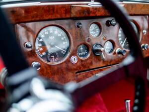 Image 9/50 of Jaguar XK 120 DHC (1953)