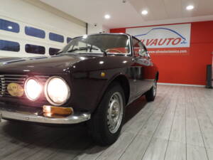 Immagine 12/15 di Alfa Romeo Giulia GT 1300 Junior (1975)