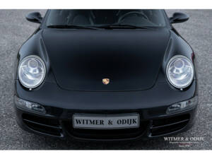 Image 25/35 of Porsche 911 Carrera 4 (2006)