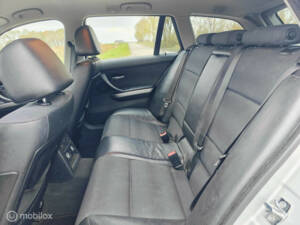 Image 26/32 of BMW 330xi Touring (2005)