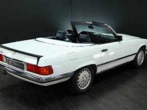 Image 25/30 de Mercedes-Benz 500 SL (1985)