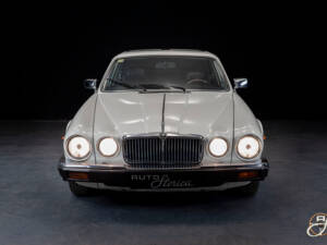 Image 8/22 of Jaguar XJ 12 (1986)