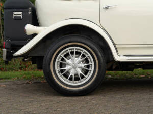 Image 30/50 of Beauford Serie 3 (2010)