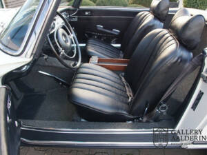 Image 3/50 of Mercedes-Benz 280 SL (1970)