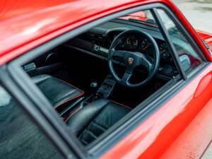 Image 26/45 de Porsche 911 Carrera RS (1990)