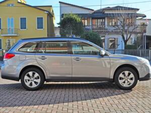 Bild 3/11 von Subaru Outback 2.5i (2010)