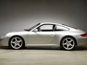 Imagen 6/25 de Porsche 911 Carrera S (2004)