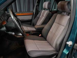 Bild 25/40 von Mercedes-Benz E 220 (1995)