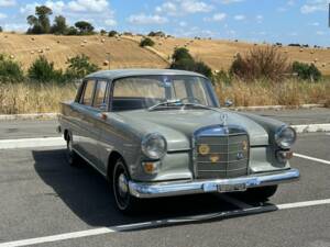 Immagine 7/7 di Mercedes-Benz 190 c (1963)