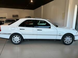 Imagen 29/42 de Mercedes-Benz C 250 Turbodiesel (1996)