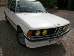 Image 6/7 of BMW 320 (1982)