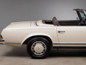 Image 7/37 de Mercedes-Benz 280 SL (1969)