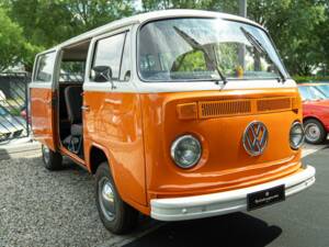 Image 2/34 of Volkswagen T2 a&#x2F;b (1973)