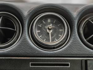 Image 30/38 de Mercedes-Benz 350 SLC (1973)