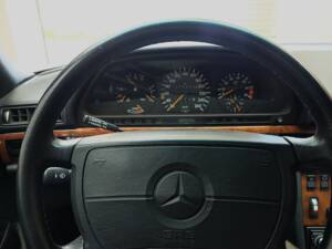 Immagine 21/79 di Mercedes-Benz 560 SEC (1991)