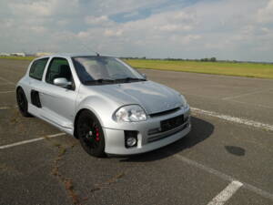 Imagen 3/27 de Renault Clio II V6 (2001)