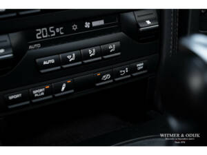 Image 16/32 de Porsche 911 Carrera 4S (2009)