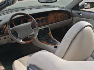 Image 21/36 of Jaguar XK8 4.0 (1998)