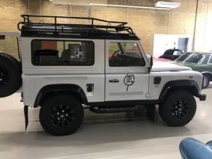 Immagine 6/20 di Land Rover Defender 110 Turbo Diesel (1998)