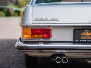 Image 16/40 of Mercedes-Benz 250 CE (1970)
