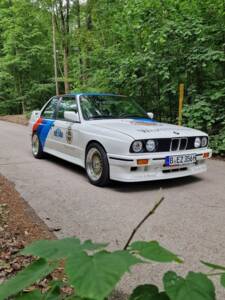 Image 3/70 of BMW M3 (1990)