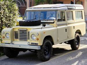 Image 6/22 of Land Rover 109 (1977)