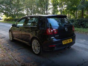 Immagine 3/18 di Volkswagen Golf V 3.2 R32 (2006)