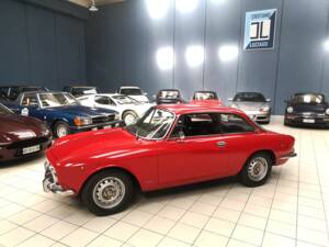 Bild 2/51 von Alfa Romeo 1750 GT Veloce (1970)