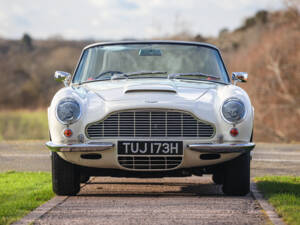 Image 6/42 of Aston Martin DB 6 Mk II Volante (1970)