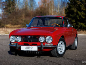 Image 1/43 of Alfa Romeo 2000 GT Veloce (1972)