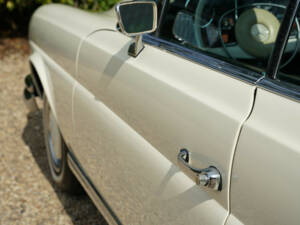 Image 14/50 of Mercedes-Benz 280 SE (1968)