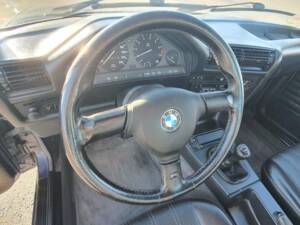 Image 10/20 of BMW 320i (1990)