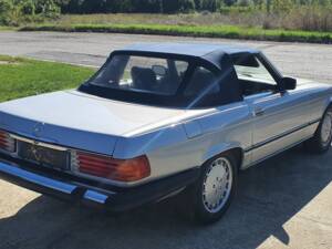 Immagine 14/34 di Mercedes-Benz 560 SL (1987)