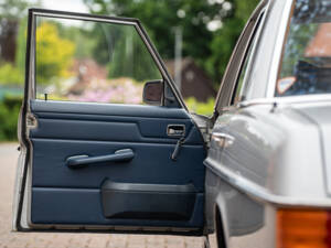 Image 20/63 of Mercedes-Benz 230&#x2F;6 (1974)