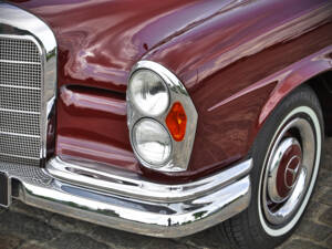 Image 12/71 of Mercedes-Benz 220 SE b (1961)