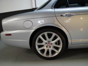 Bild 38/50 von Jaguar XJ 8 4.2 (2008)