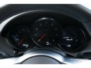 Image 18/30 of Porsche 718 Boxster (2016)
