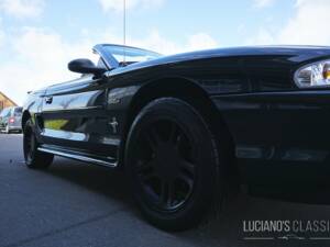 Image 21/38 of Ford Mustang GT (1998)