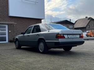 Image 20/24 de Mercedes-Benz 260 E (1990)