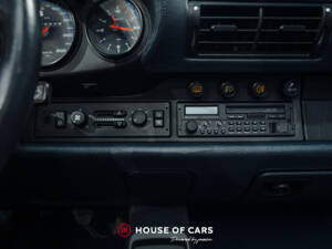 Image 23/25 of Porsche 911 Carrera 2 (1993)