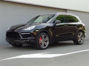 Bild 1/98 von Porsche Cayenne Turbo (2010)