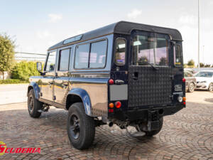 Image 4/36 of Land Rover Defender 110 Td5 (2001)