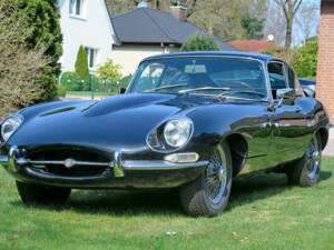 Image 5/7 de Jaguar E-Type (1968)