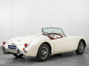 Image 2/50 of MG MGA 1500 (1957)