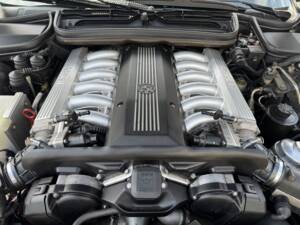 Image 21/37 of BMW 850i (1991)