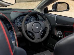 Bild 38/50 von Aston Martin DB 9 GT Volante (2016)