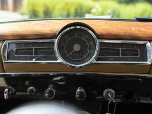 Image 41/50 of Mercedes-Benz 190 SL (1955)
